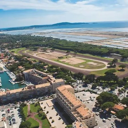 Au Port D'hyeres Avec Terrasse, Veranda Et Clim - Proche Plages Et Commerces - Fr-1-335-158