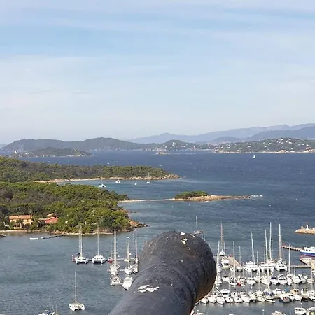 Au Port D'hyeres Avec Terrasse, Veranda Et Clim - Proche Plages Et Commerces - Fr-1-335-158 *