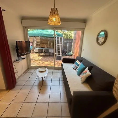 Au Port D'hyeres Avec Terrasse, Veranda Et Clim - Proche Plages Et Commerces - Fr-1-335-158