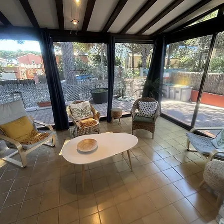 Au Port D'hyeres Avec Terrasse, Veranda Et Clim - Proche Plages Et Commerces - Fr-1-335-158